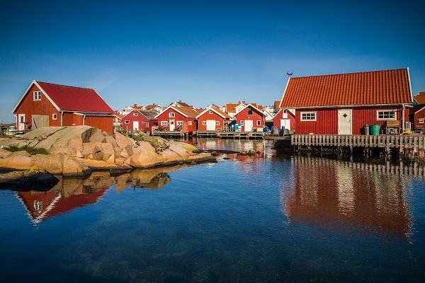 Bibikow, Walter 아티스트의 Sweden-Bohuslan-Kungshamn-red fishing shacks in the Fisketangen-old fishermans neighborhood작품입니다.